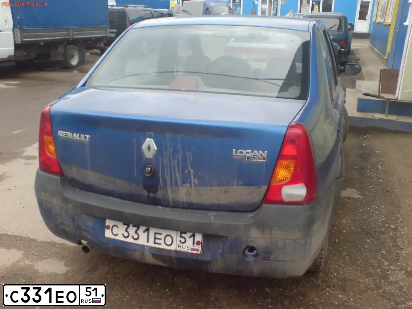 Фото автомобиля RENAULT LOGAN, 2006 — госномер С331ЕО51. Цвет: СИНИЙ МЕТАЛЛИК