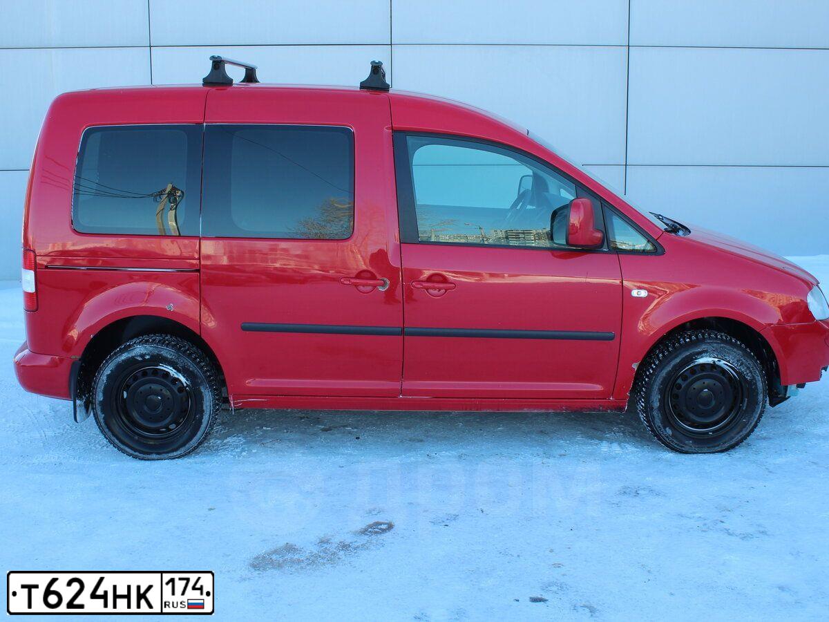 Фото автомобиля VOLKSWAGEN CADDY, 2009 — госномер Т594УО196. Цвет: Красный