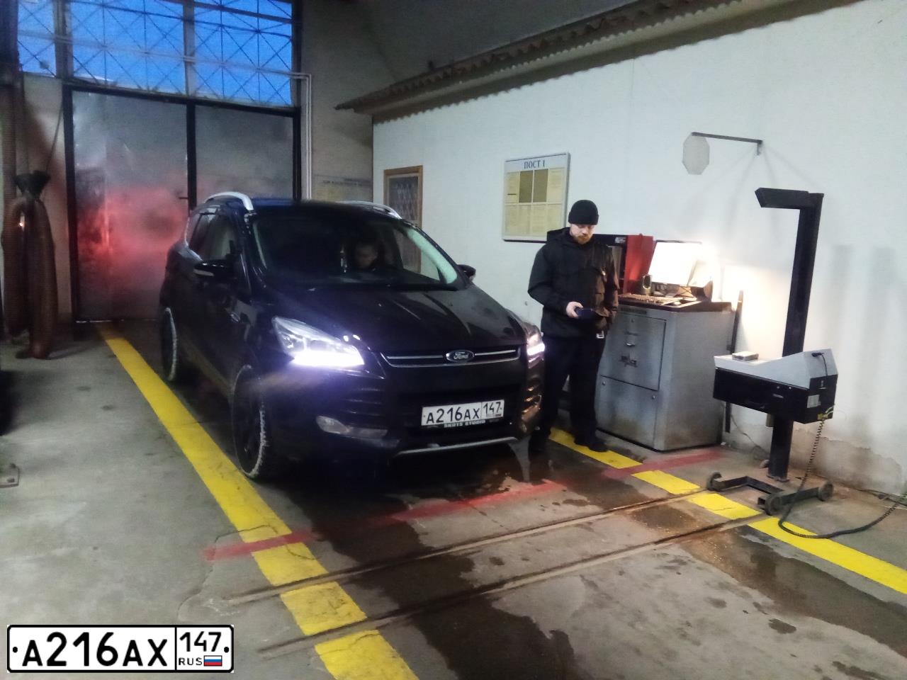 Фото автомобиля FORD KUGA, 2014 — госномер К560КН977. Цвет: ЧЕРНЫЙ