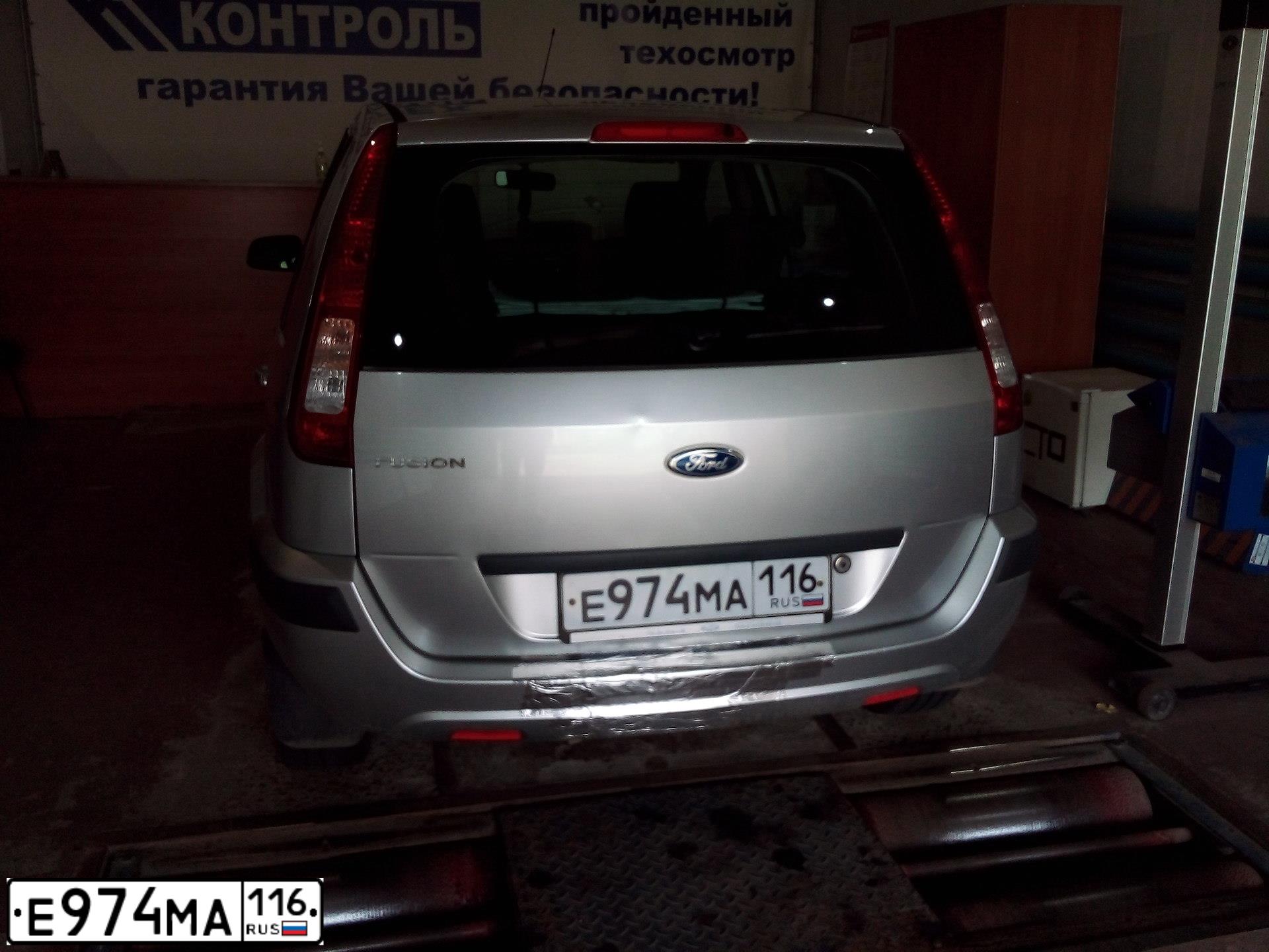 Фото автомобиля FORD FUSION, 2007 — госномер Е974МА116. Цвет: СЕРЕБРИСТЫЙ