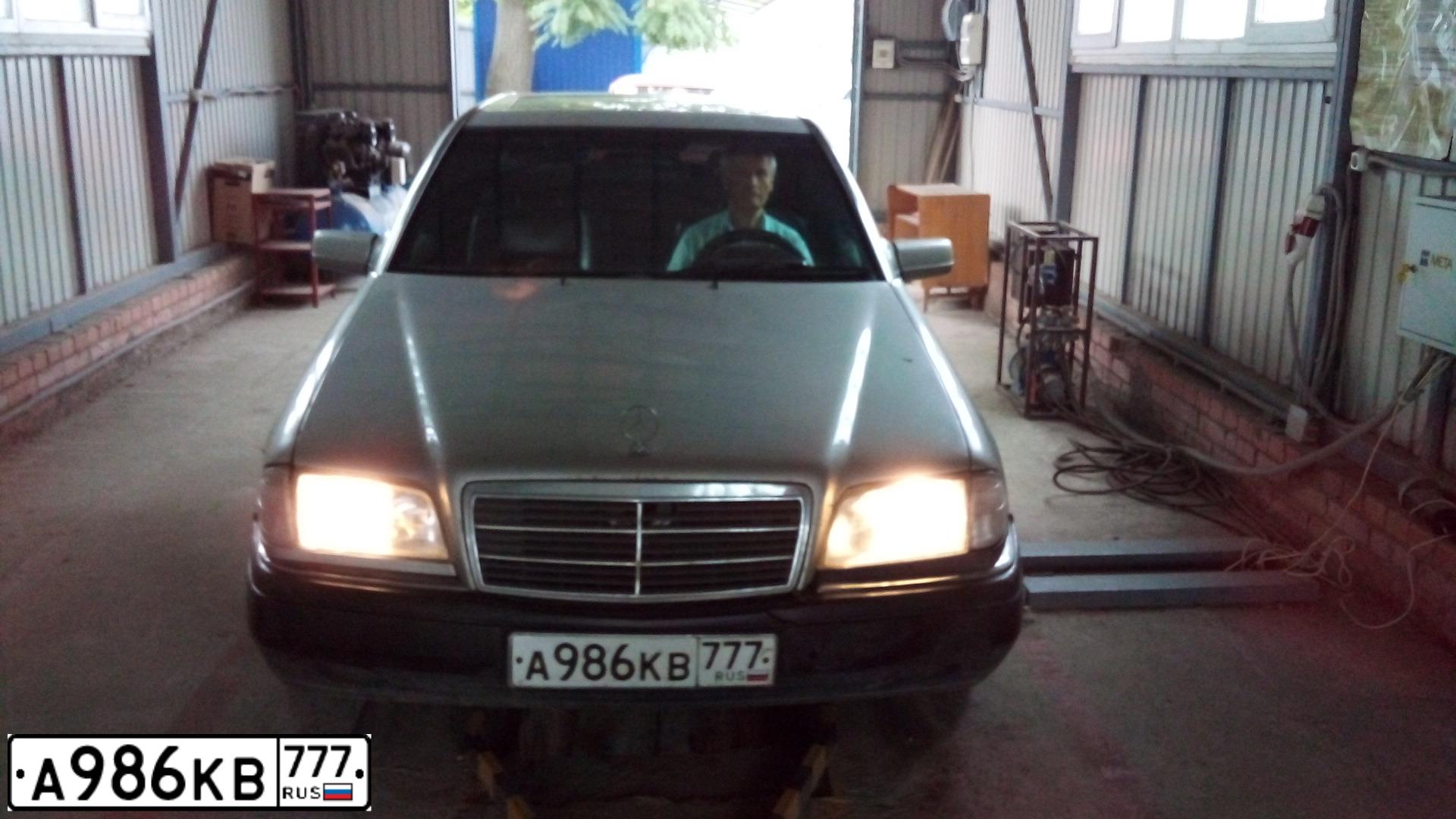 Фото автомобиля MERCEDES C-KLASSE, 1996 — госномер В818ЕХ197. Цвет: СЕРЫЙ СВЕТЛЫЙ