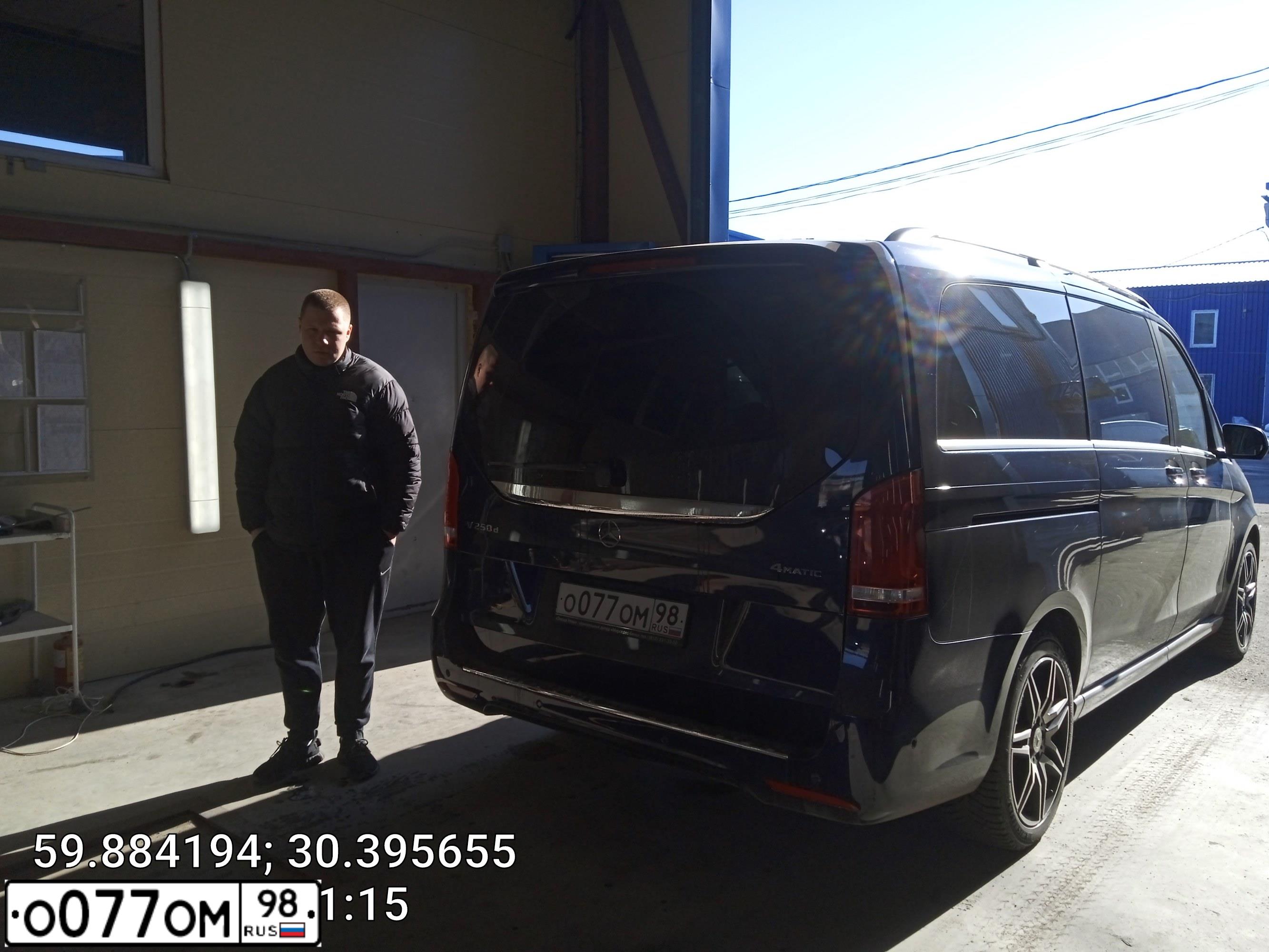 Фото автомобиля MERCEDES-BENZ V250D, 2018 — госномер Т424ТТ61. Цвет: синий