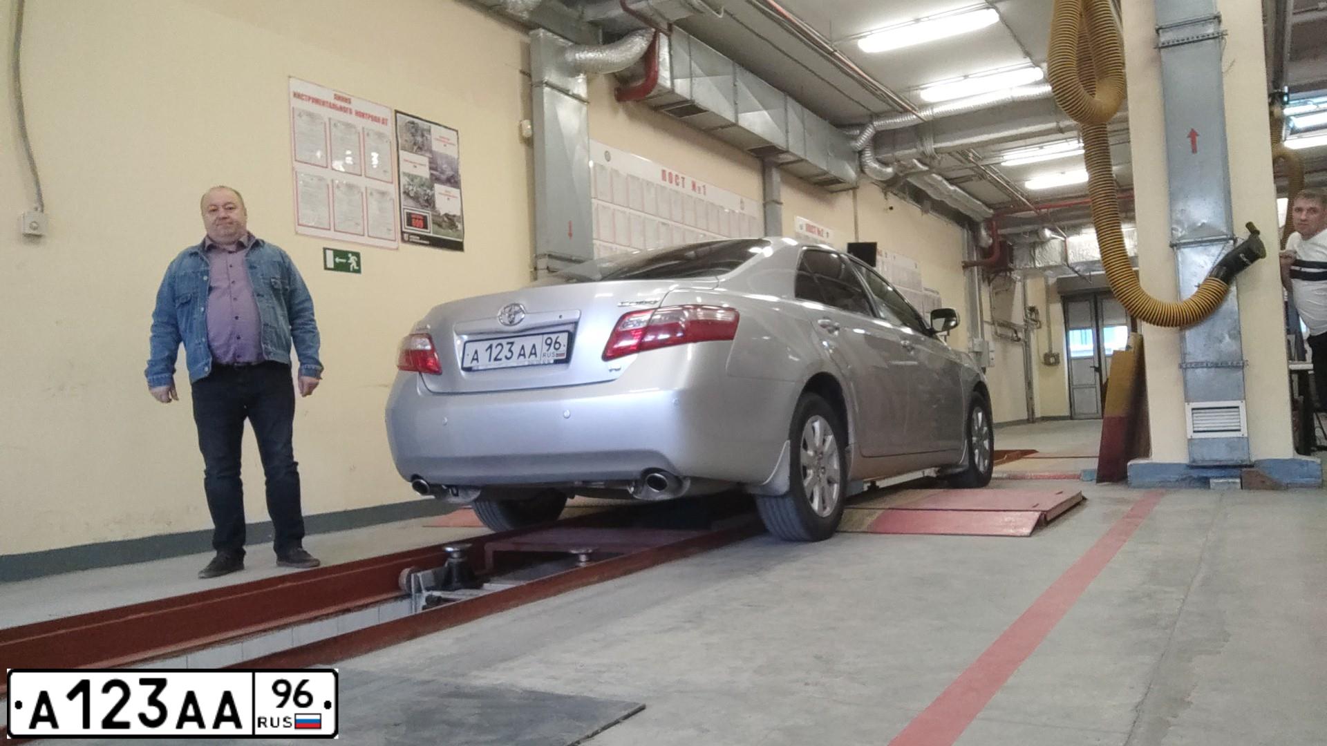 Фото автомобиля LADA 2172 PRIORA, 2010 — госномер Р291ТА196. Цвет: Белый