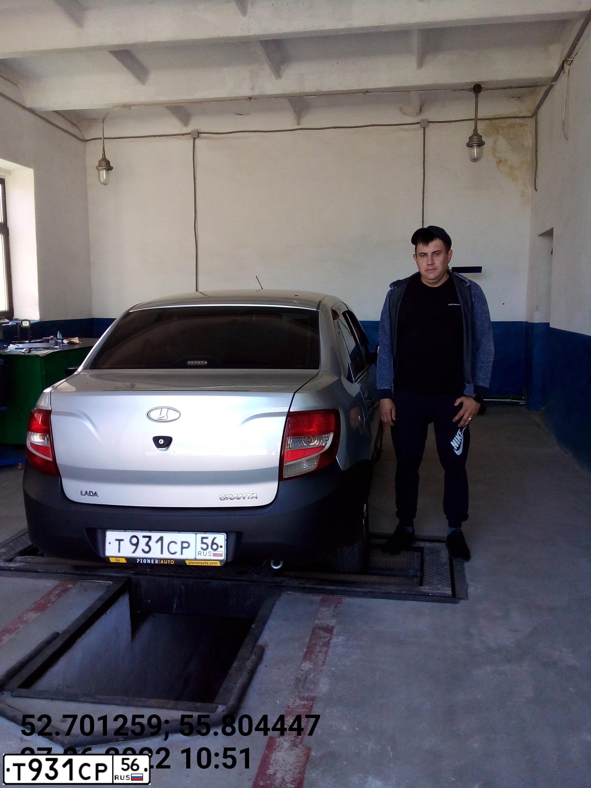 Фото автомобиля LADA 2190 GRANTA, 2012 — госномер В020УА702. Цвет: СЕРЕБРИСТЫЙ