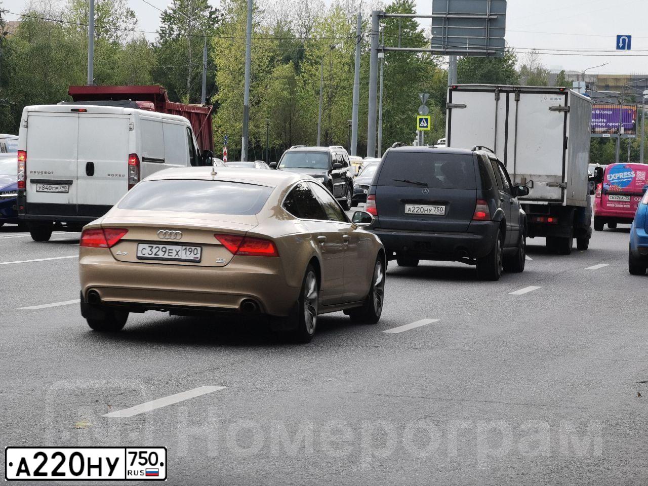 Фото автомобиля MERCEDES-BENZ M-CLASS, 2002 — госномер М464АТ977. Цвет: СИНИЙ ТЕМНЫЙ