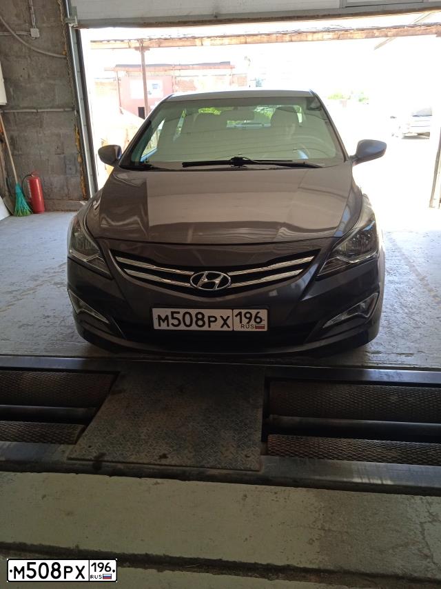 Фото автомобиля HYUNDAI SOLARIS, 2016 — госномер В606ТХ196. Цвет: ТЕМНО-СЕРЫЙ