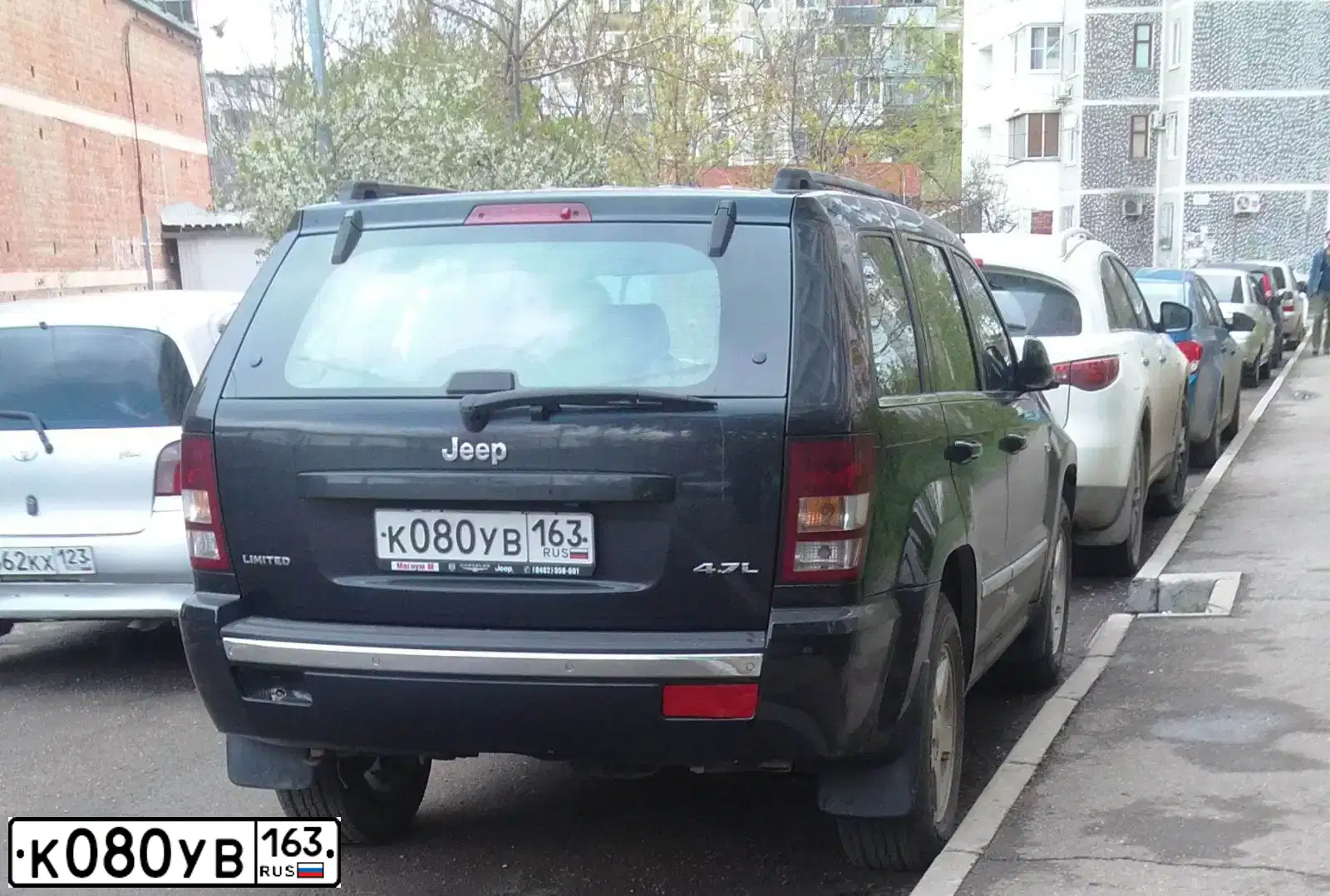 Фото автомобиля JEEP GRAND CHEROKEE, 2006 — госномер Р832РМ05. Цвет: ЧЕРНЫЙ