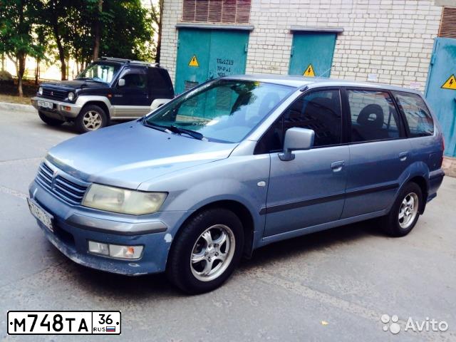 Фото автомобиля MITSUBISHI SPACE WAGON, 2003 — госномер У604НК31. Цвет: СЕРЫЙ