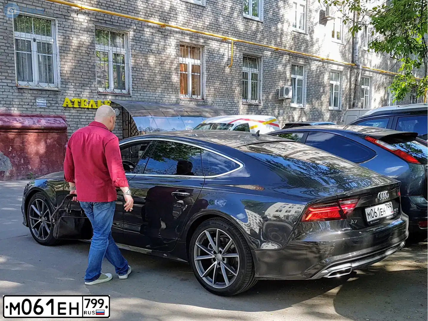 Фото автомобиля AUDI A7, 2017 — госномер М061ЕН799. Цвет: ТЕМНО-СЕРЫЙ