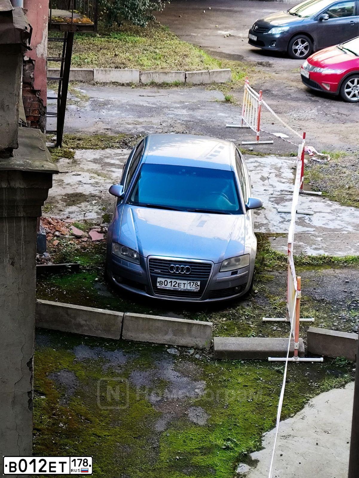Фото автомобиля AUDI A8, 2006 — госномер В012ЕТ178. Цвет: СЕРЫЙ