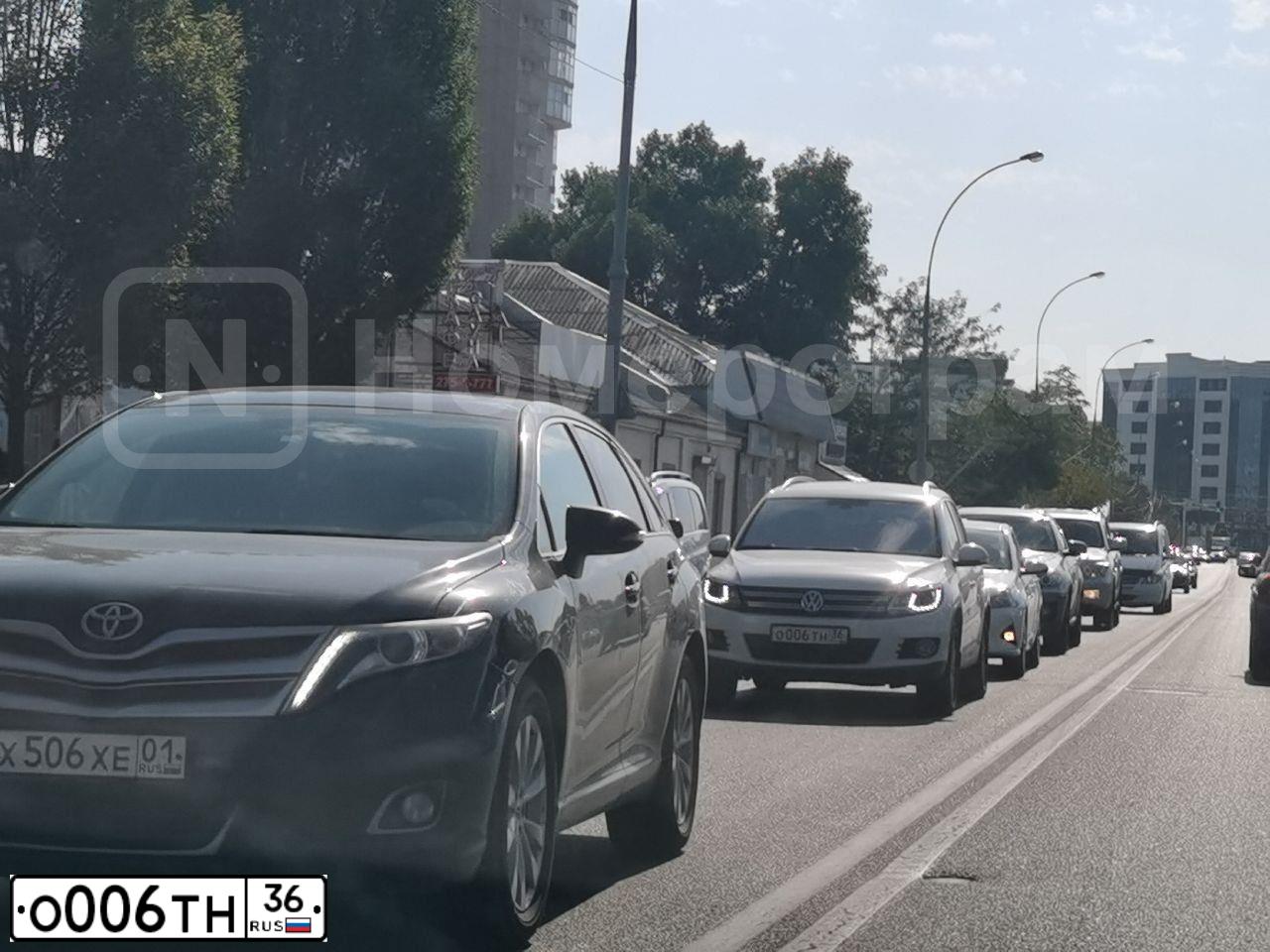 Фото автомобиля VOLKSWAGEN TIGUAN, 2012 — госномер Т058ТТ32. Цвет: Белый