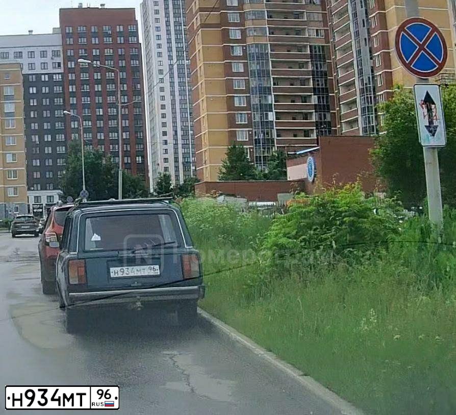 Фото автомобиля LADA 2104, 2001 — госномер Н934МТ96. Цвет: Сине-зеленый