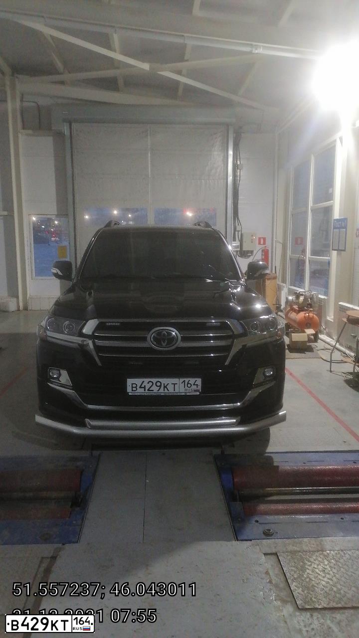Фото автомобиля TOYOTA LANDCRUISER 200, 2018 — госномер В429КТ164. Цвет: ЧЕРНЫЙ
