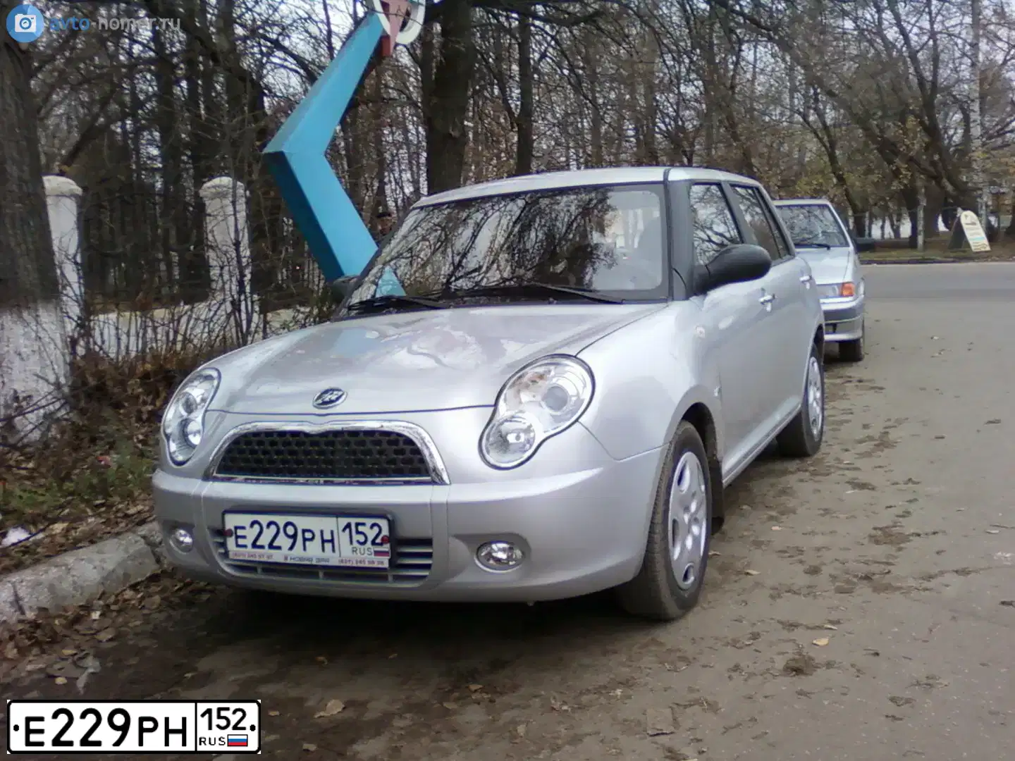 Фото автомобиля LIFAN SMILY, 2011 — госномер О151ТН152. Цвет: СВЕТЛО-СЕРЫЙ