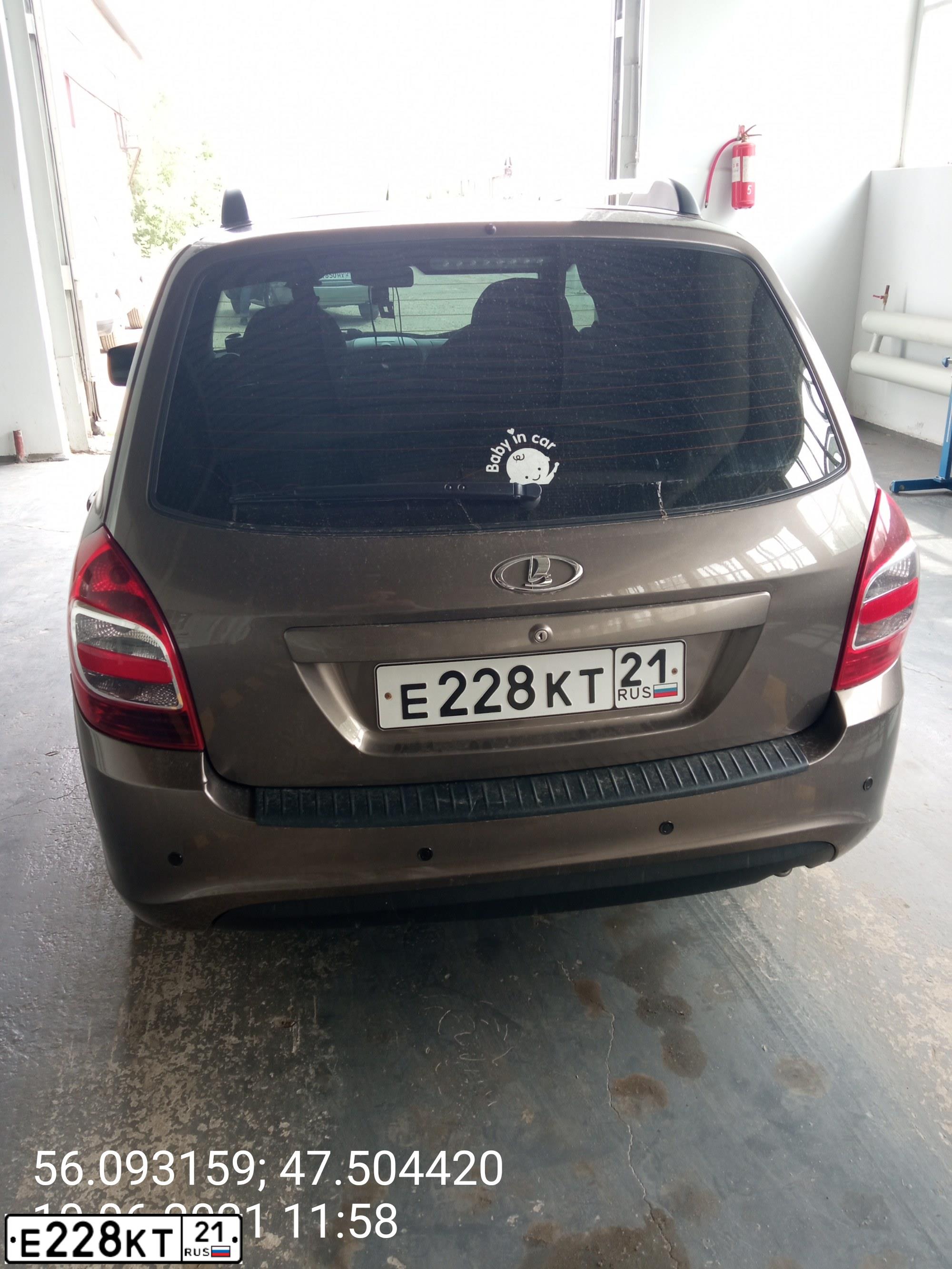 Фото автомобиля LADA 2194 KALINA, 2014 — госномер Е228КТ21. Цвет: Золотисто-коричневый