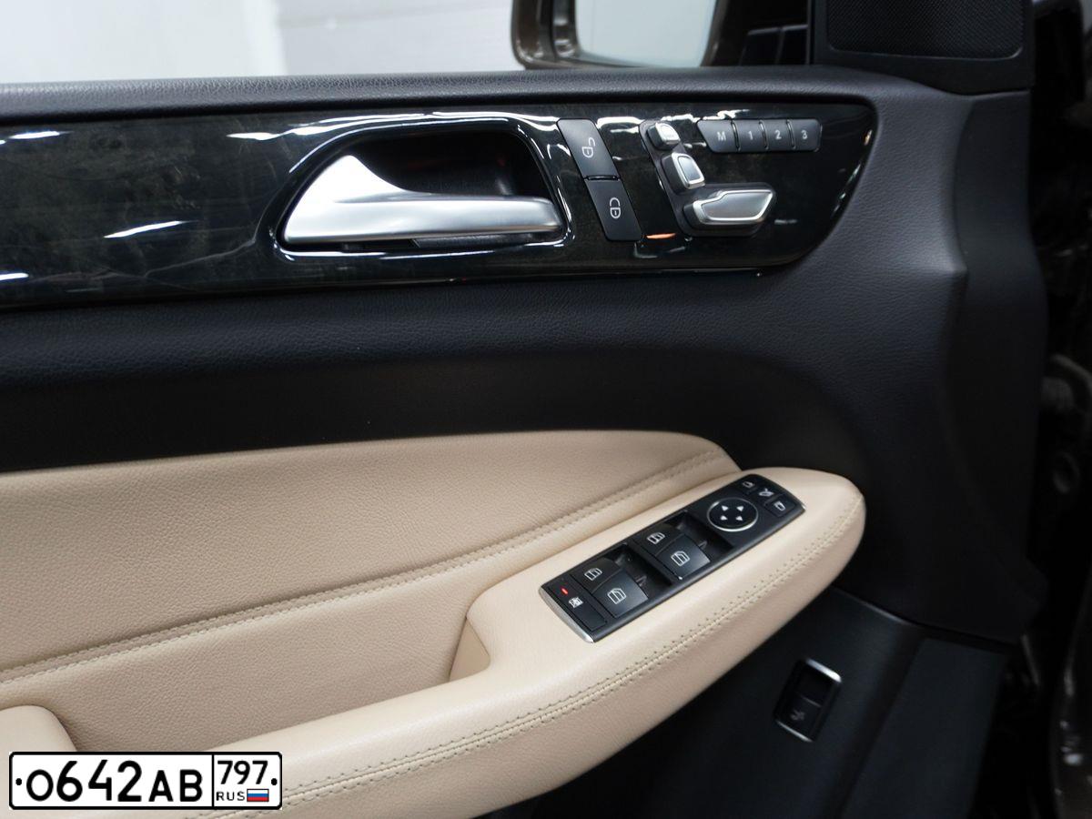 Фото автомобиля MERCEDES GLE-KLASSE, 2015 — госномер О642АВ797. Цвет: Коричневый