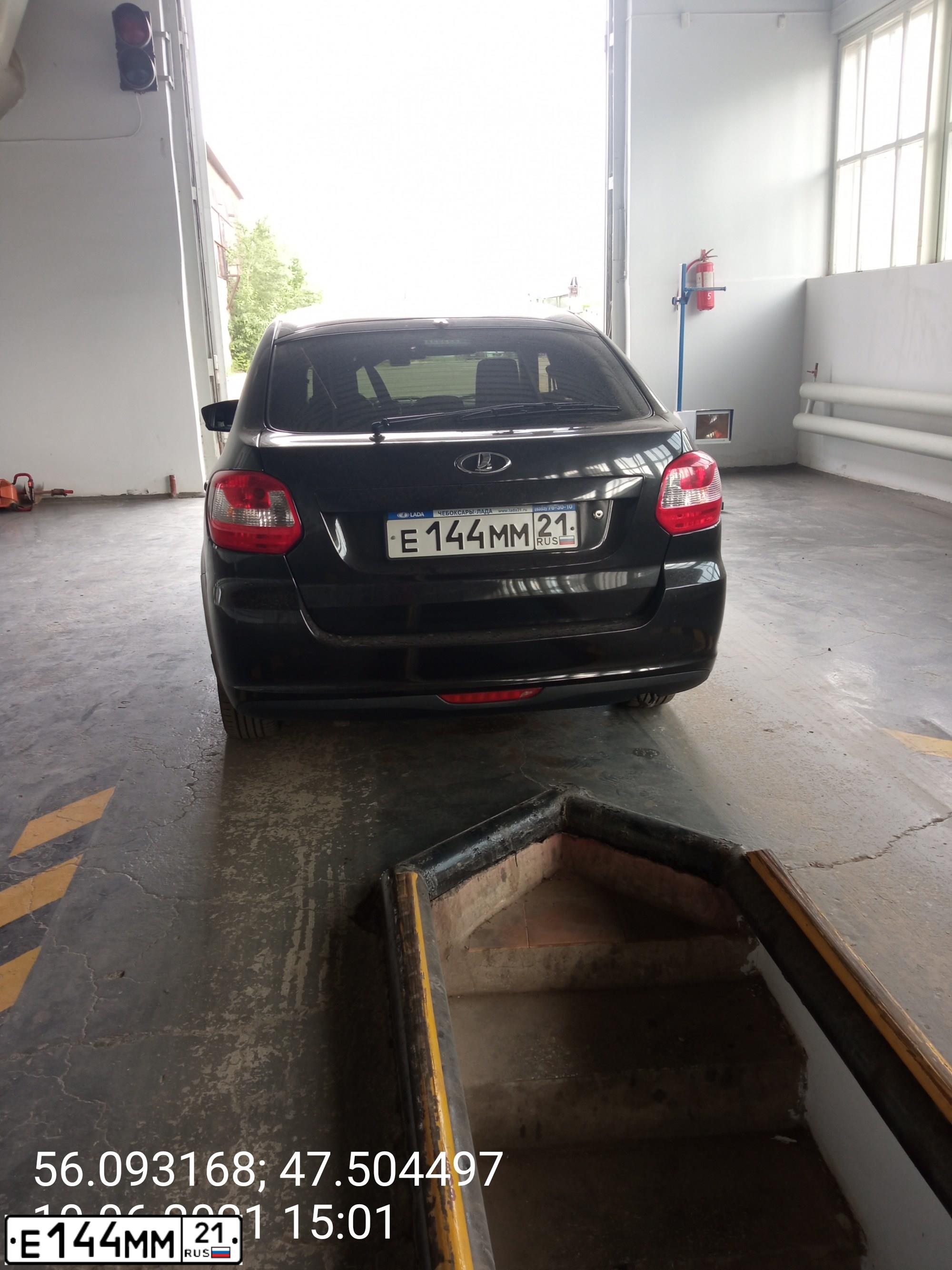 Фото автомобиля LADA 2191 GRANTA, 2014 — госномер Е144ММ21. Цвет: ЧЕРНЫЙ