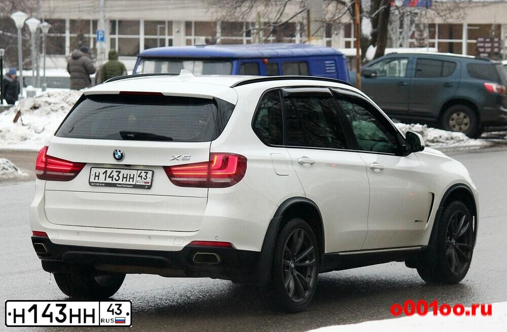 Фото автомобиля MERCEDES-BENZ C200, 2017 — госномер У244РС43. Цвет: КРАСНЫЙ