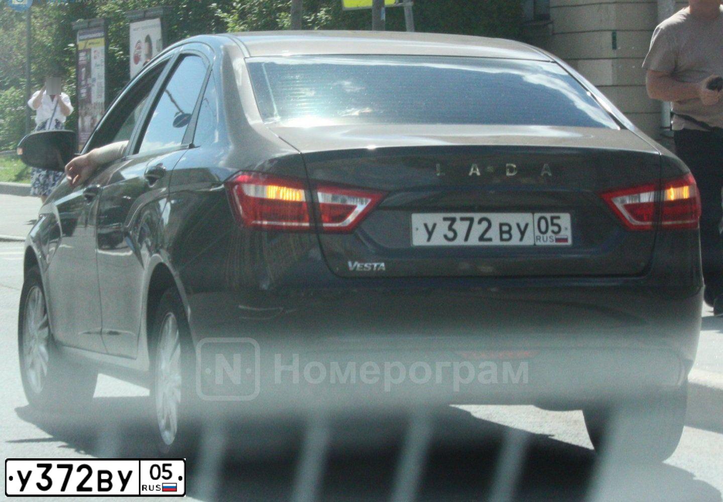 Фото автомобиля LADA VESTA, 2017 — госномер У372ВУ05. Цвет: Коричневый