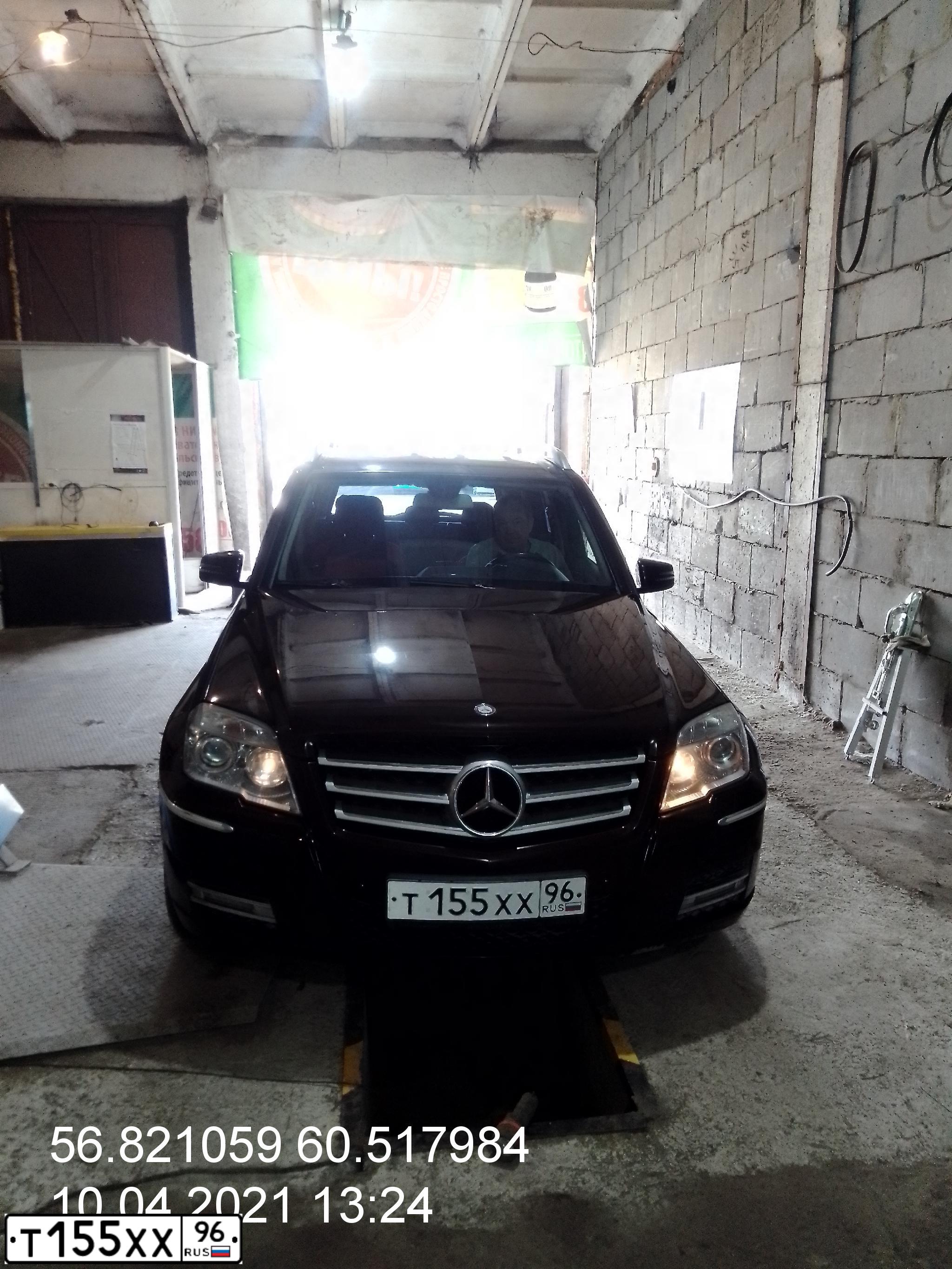 Фото автомобиля MERCEDES GLK-KLASSE, 2011 — госномер Т007ЕМ96. Цвет: КОРИЧНЕВЫЙ