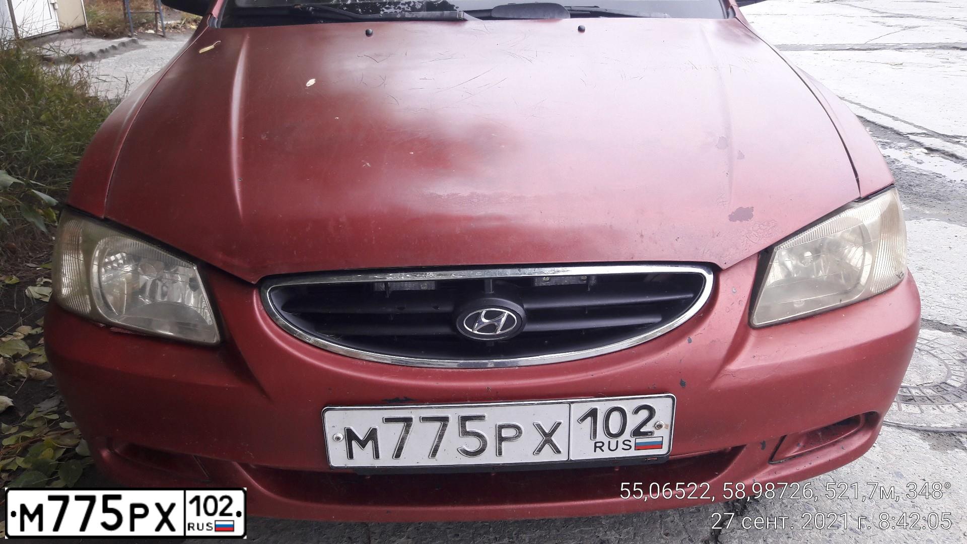 Фото автомобиля HYUNDAI ACCENT, 2005 — госномер Е092ВС774. Цвет: Красный