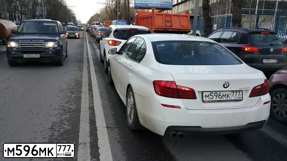 Фото автомобиля BMW SERIE 5, 2014 — госномер Т448ЕЕ31. Цвет: Белый