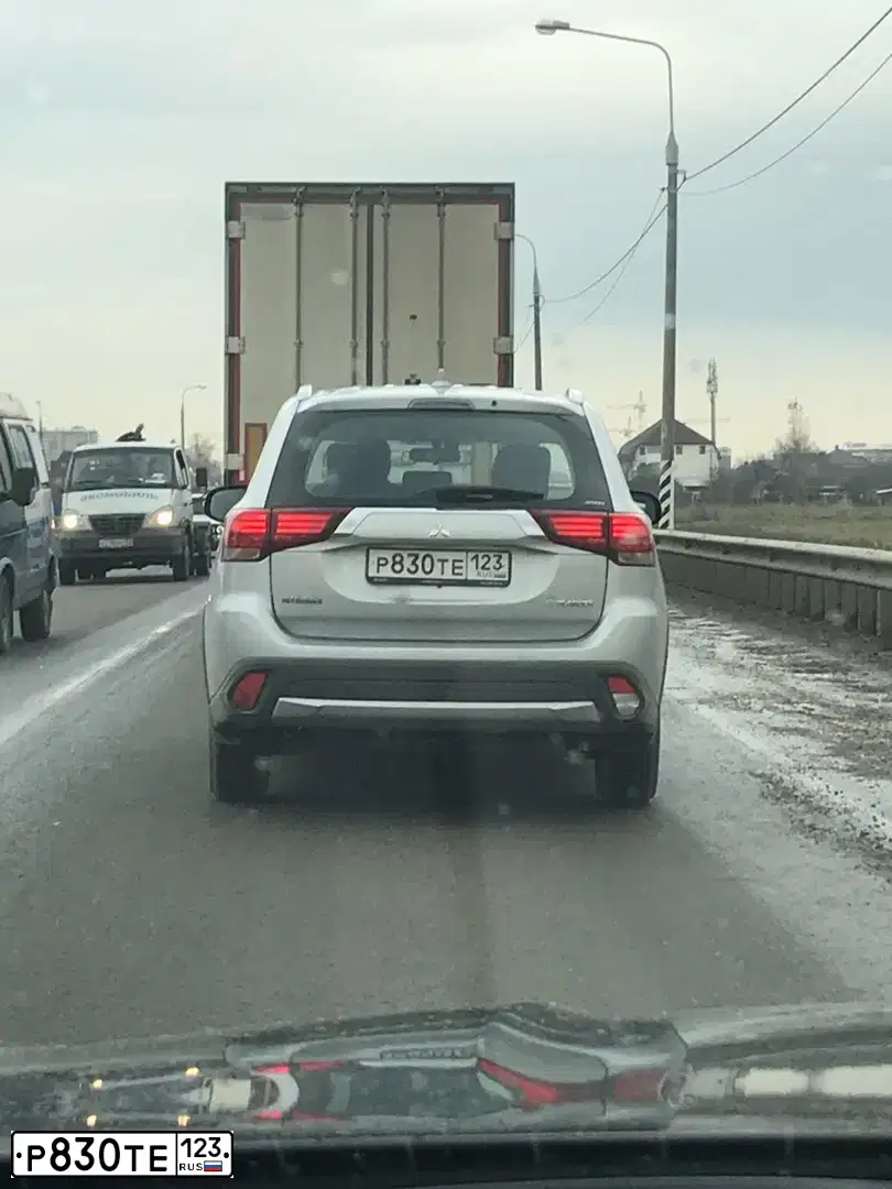 Фото автомобиля MITSUBISHI OUTLANDER, 2017 — госномер М388АУ35. Цвет: СЕРЕБРИСТЫЙ