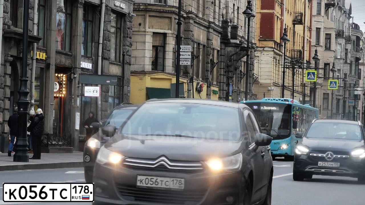 Фото автомобиля CITROEN C4, 2011 — госномер К056ТС178. Цвет: КОРИЧНЕВЫЙ