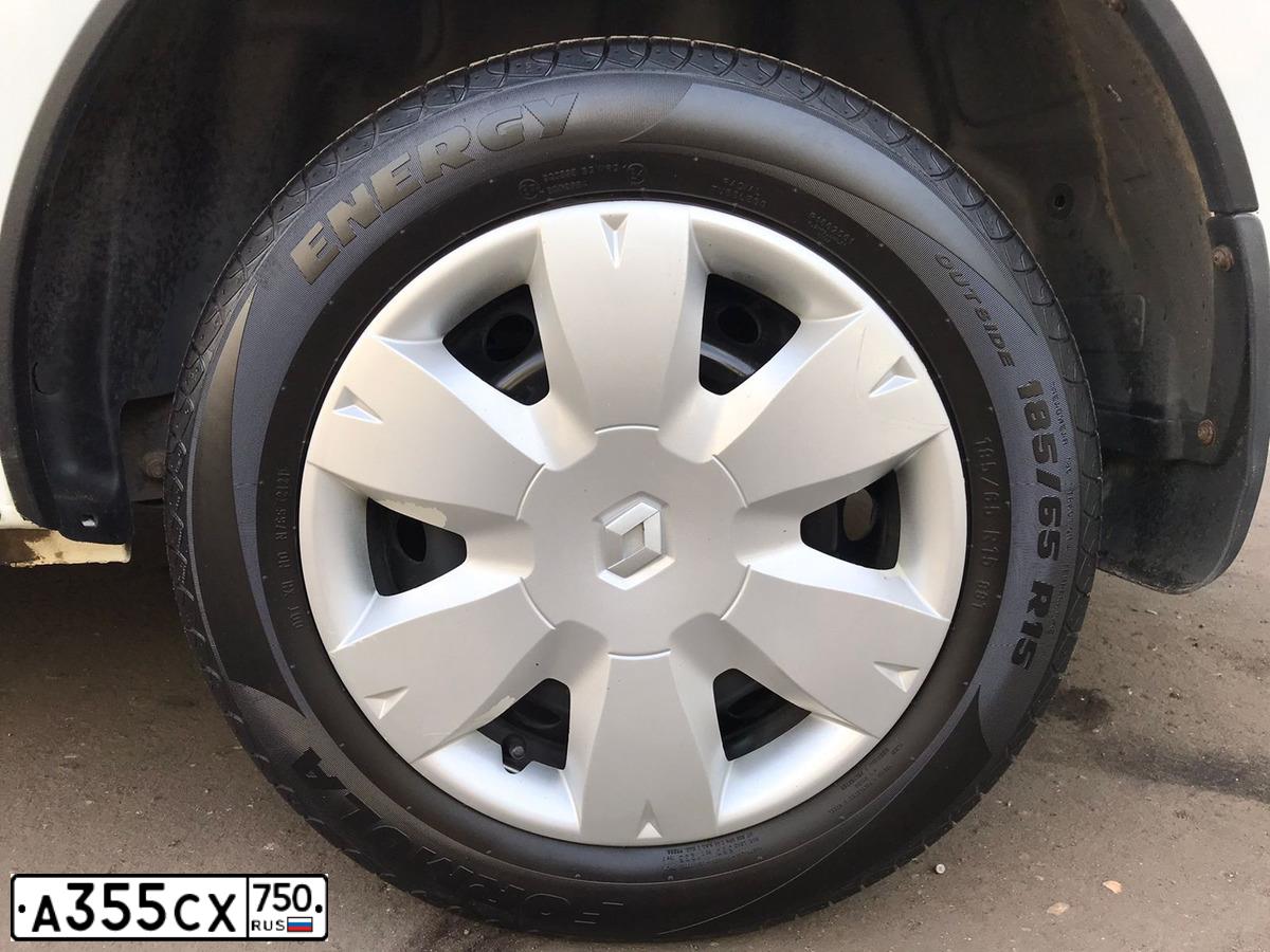 Фото автомобиля RENAULT LOGAN, 2018 — госномер М972ХЕ35. Цвет: Белый