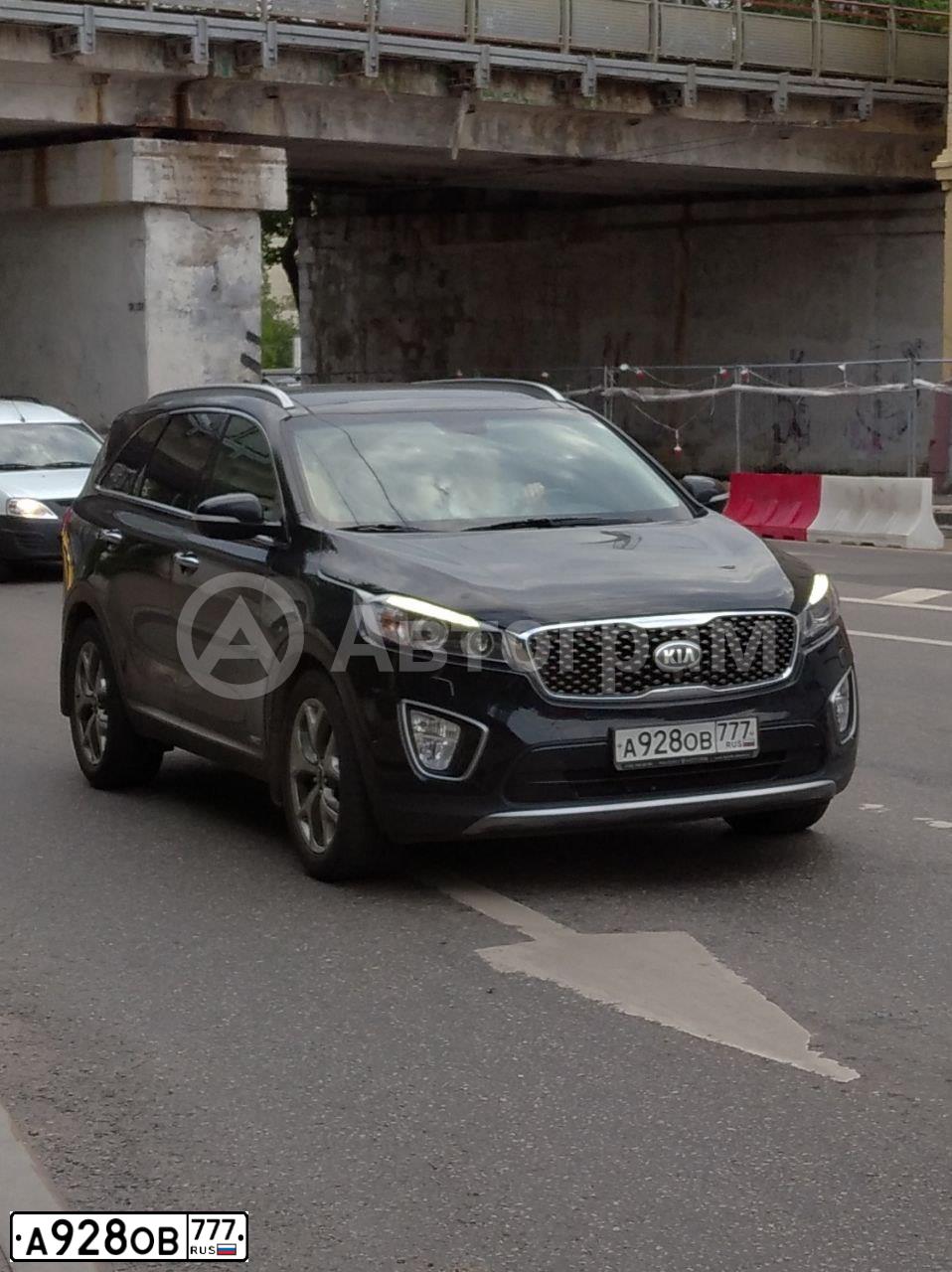 Фото автомобиля KIA SORENTO, 2015 — госномер А928ОВ777. Цвет: ЧЕРНЫЙ
