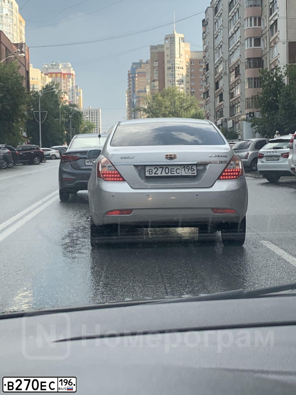 Фото автомобиля GEELY EMGRAND, 2012 — госномер В270ЕС196. Цвет: СЕРЕБРИСТЫЙ