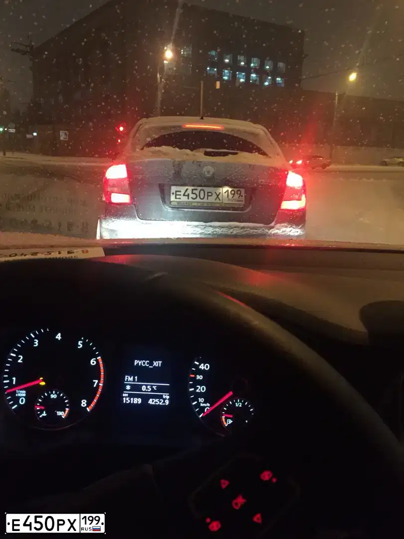 Фото автомобиля SKODA OCTAVIA, 2009 — госномер Е450РХ199. Цвет: СЕРЫЙ ТЕМНЫЙ