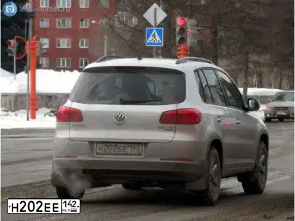 Фото автомобиля VOLKSWAGEN TIGUAN, 2014 — госномер Н202ЕЕ142. Цвет: СЕРЕБРИСТЫЙ
