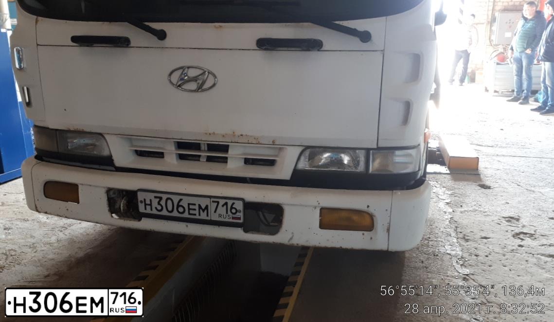 Фото автомобиля HYUNDAI HD CARGO TRUCK, 2007 — госномер Р424ОО790. Цвет: Белый