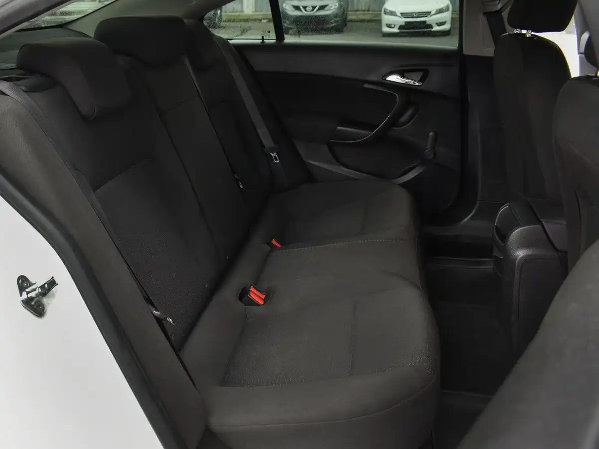 Фото автомобиля OPEL INSIGNIA, 2012 — госномер Е165РЕ186. Цвет: Белый