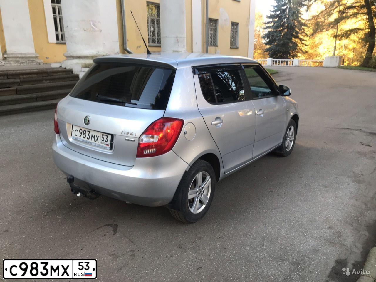 Фото автомобиля SKODA FABIA, 2011 — госномер С983МХ53. Цвет: СЕРЕБРИСТЫЙ