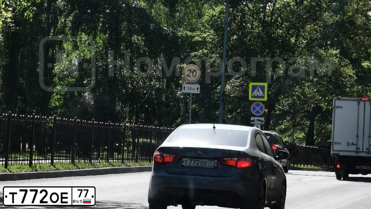 Фото автомобиля KIA RIO, 2013 — госномер Т772ОЕ77. Цвет: ГОЛУБОЙ