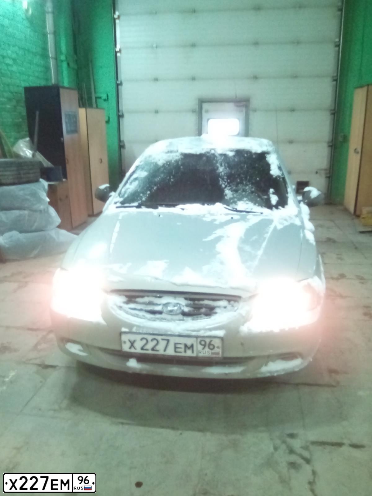 Фото автомобиля TAGAZ ACCENT, 2011 — госномер Х227ЕМ96. Цвет: СЕРЫЙ
