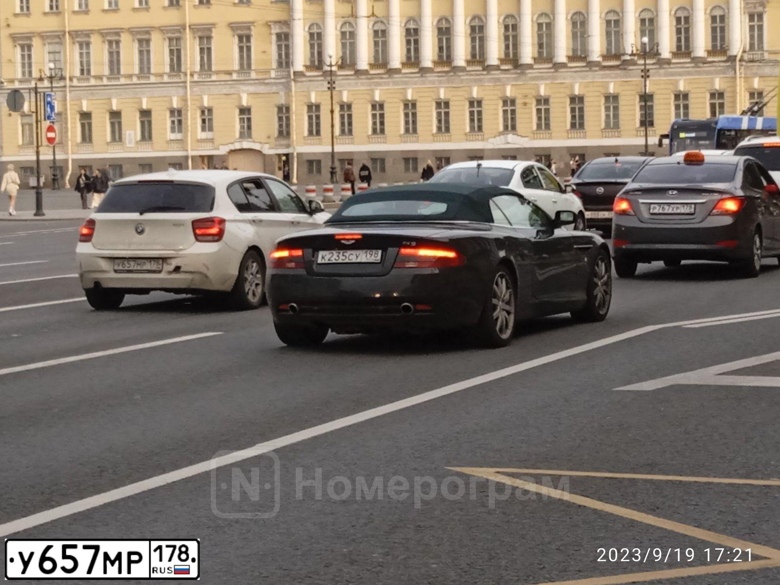Фото автомобиля BMW SERIE 1, 2013 — госномер У657МР178. Цвет: БЕЛЫЙ