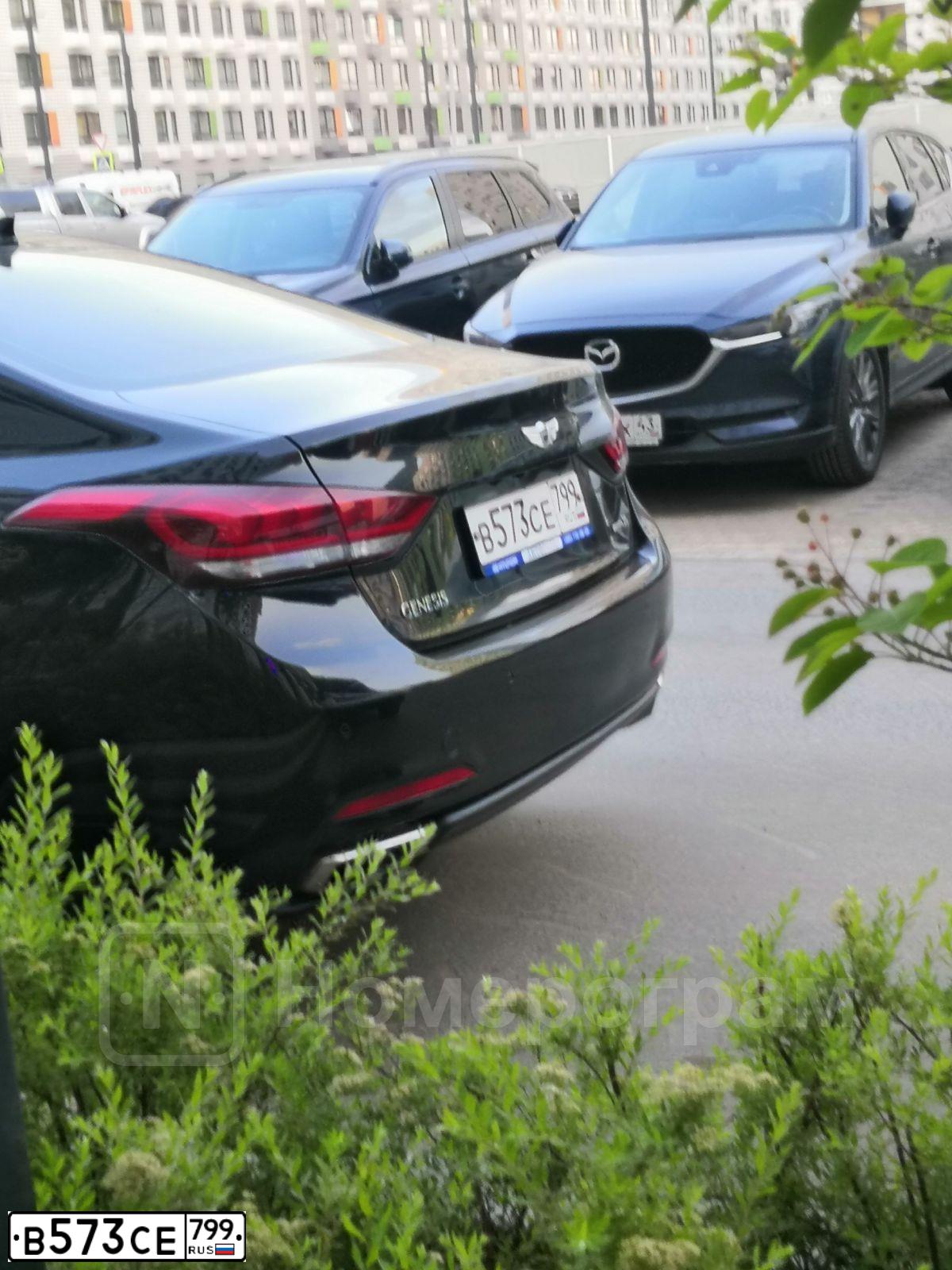 Фото автомобиля HYUNDAI GENESIS, 2015 — госномер М928ХС33