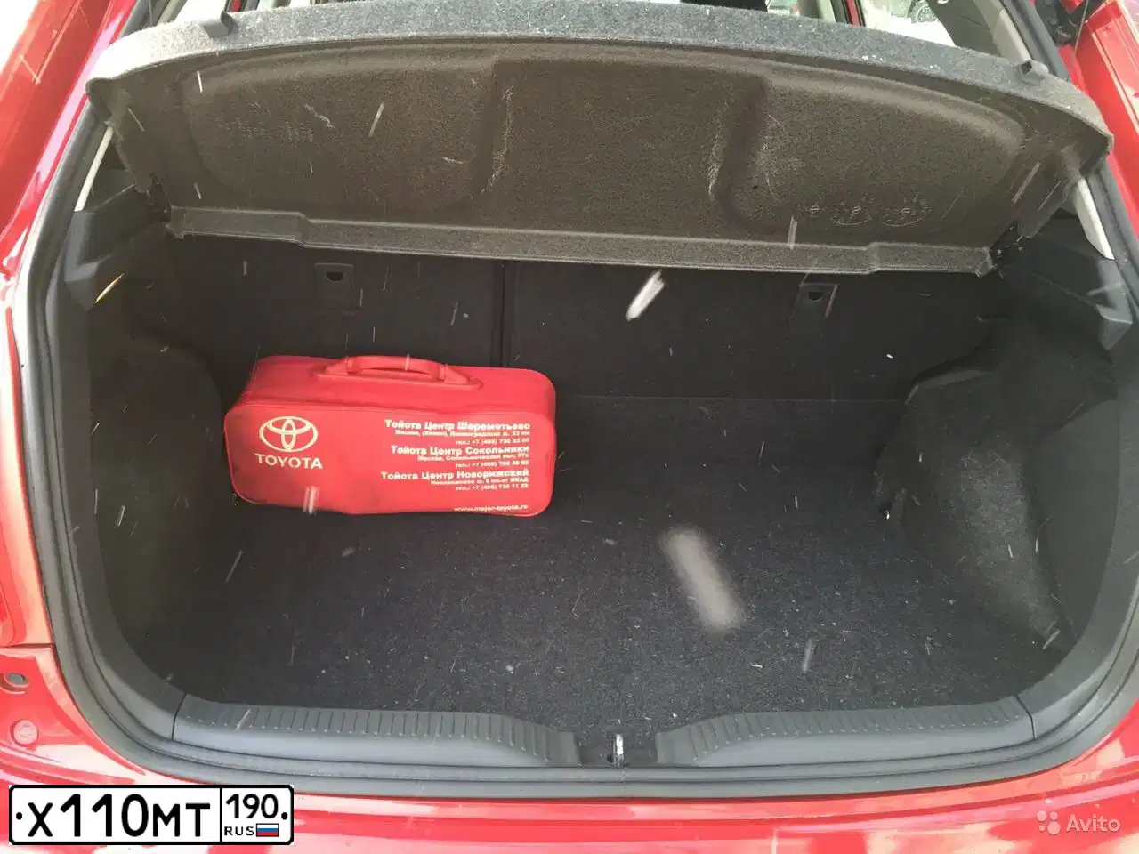 Фото автомобиля TOYOTA AURIS, 2010 — госномер Т521АУ790. Цвет: Красный