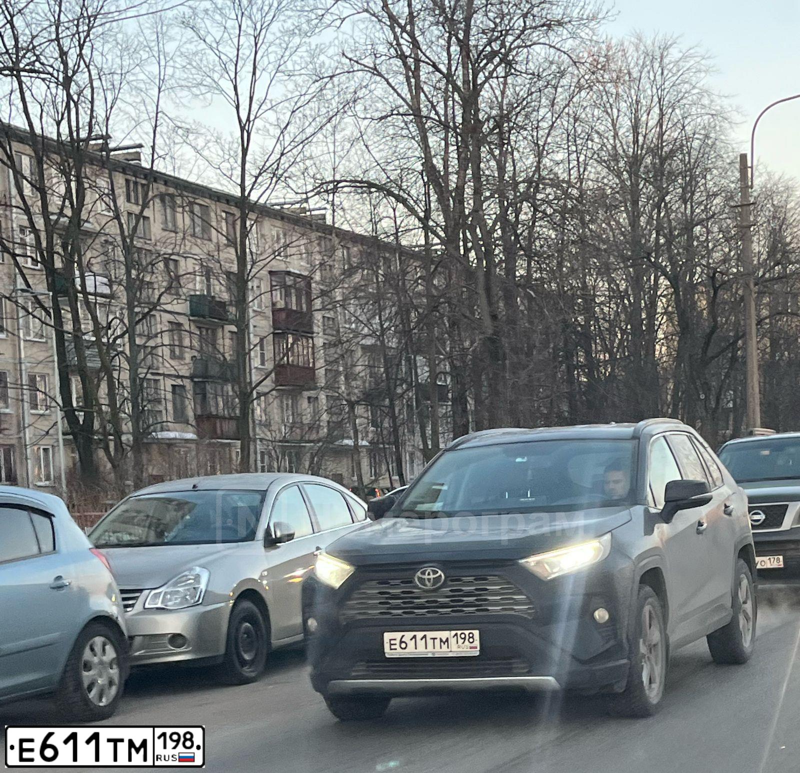 Фото автомобиля TOYOTA RAV4, 2020 — госномер С348НН198. Цвет: ЧЕРНЫЙ