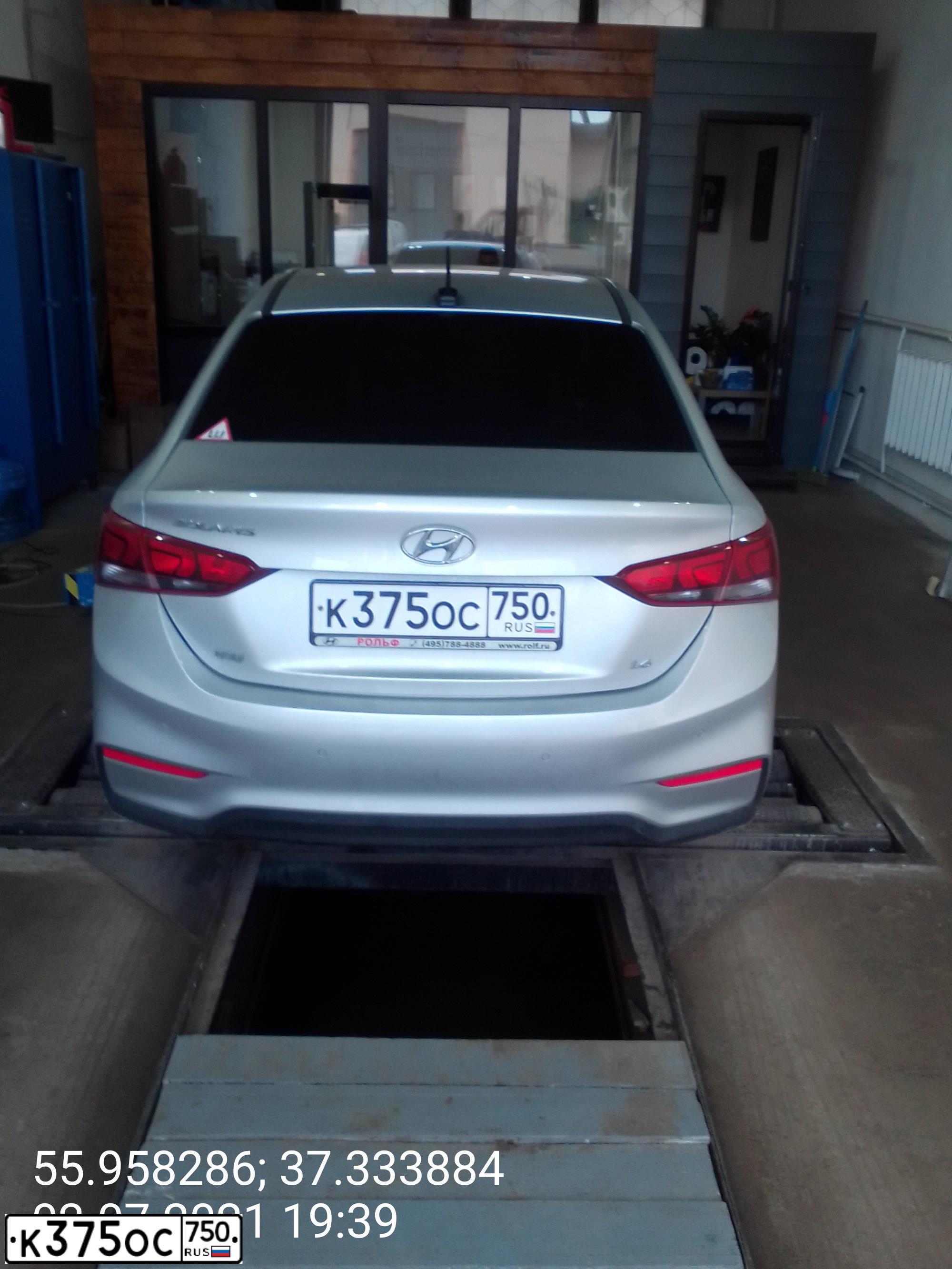 Фото автомобиля HYUNDAI SOLARIS, 2017 — госномер К375ОС750. Цвет: Серебристый