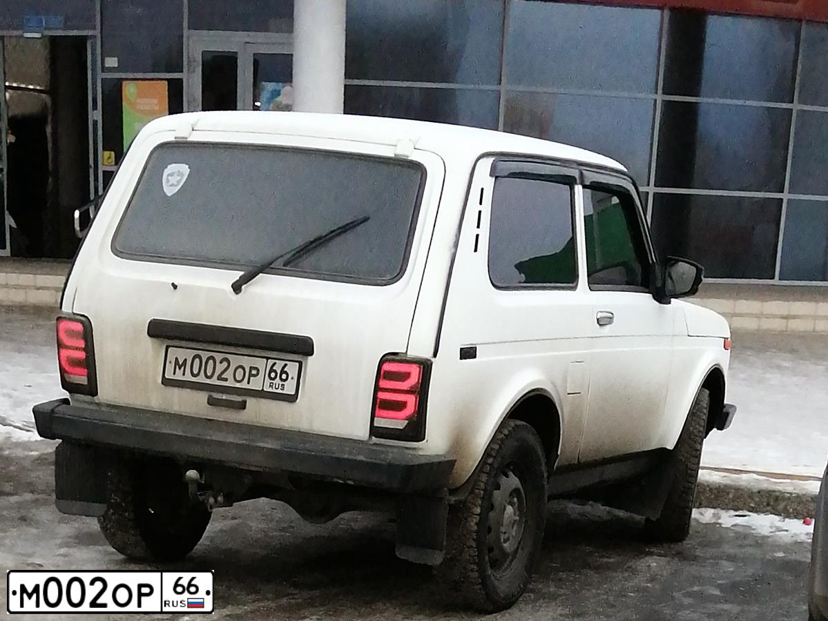 Фото автомобиля TOYOTA LANDCRUISER, 1995 — госномер А390АА124. Цвет: Т.ЗЕЛЕНЫЙ
