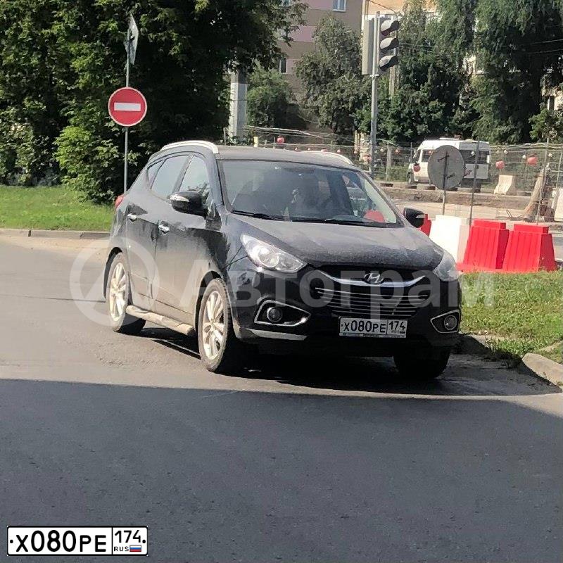 Фото автомобиля HYUNDAI IX35, 2011 — госномер Х080РЕ174. Цвет: ЧЕРНЫЙ