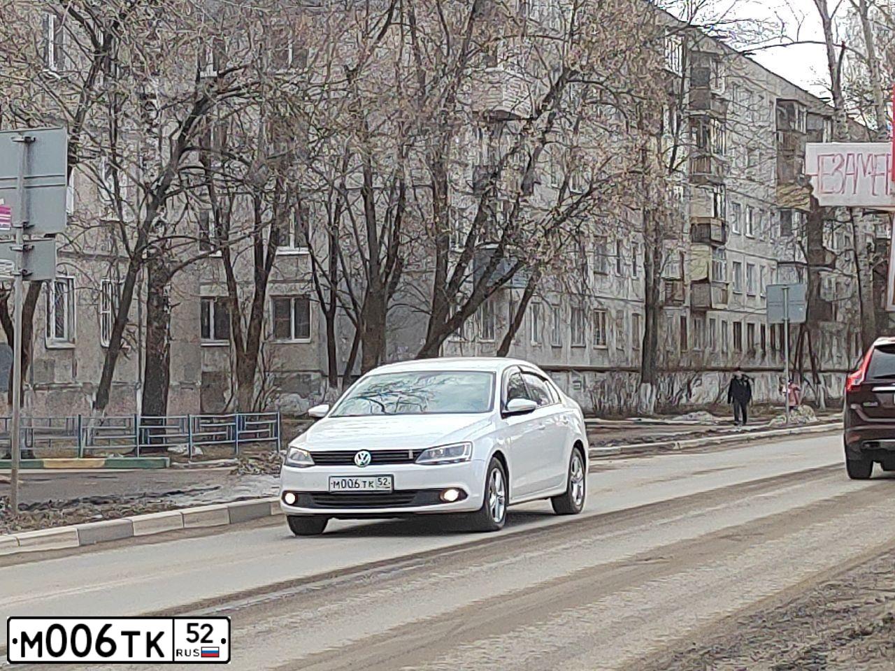 Фото автомобиля VOLKSWAGEN JETTA, 2012 — госномер В617ХМ12. Цвет: Белый