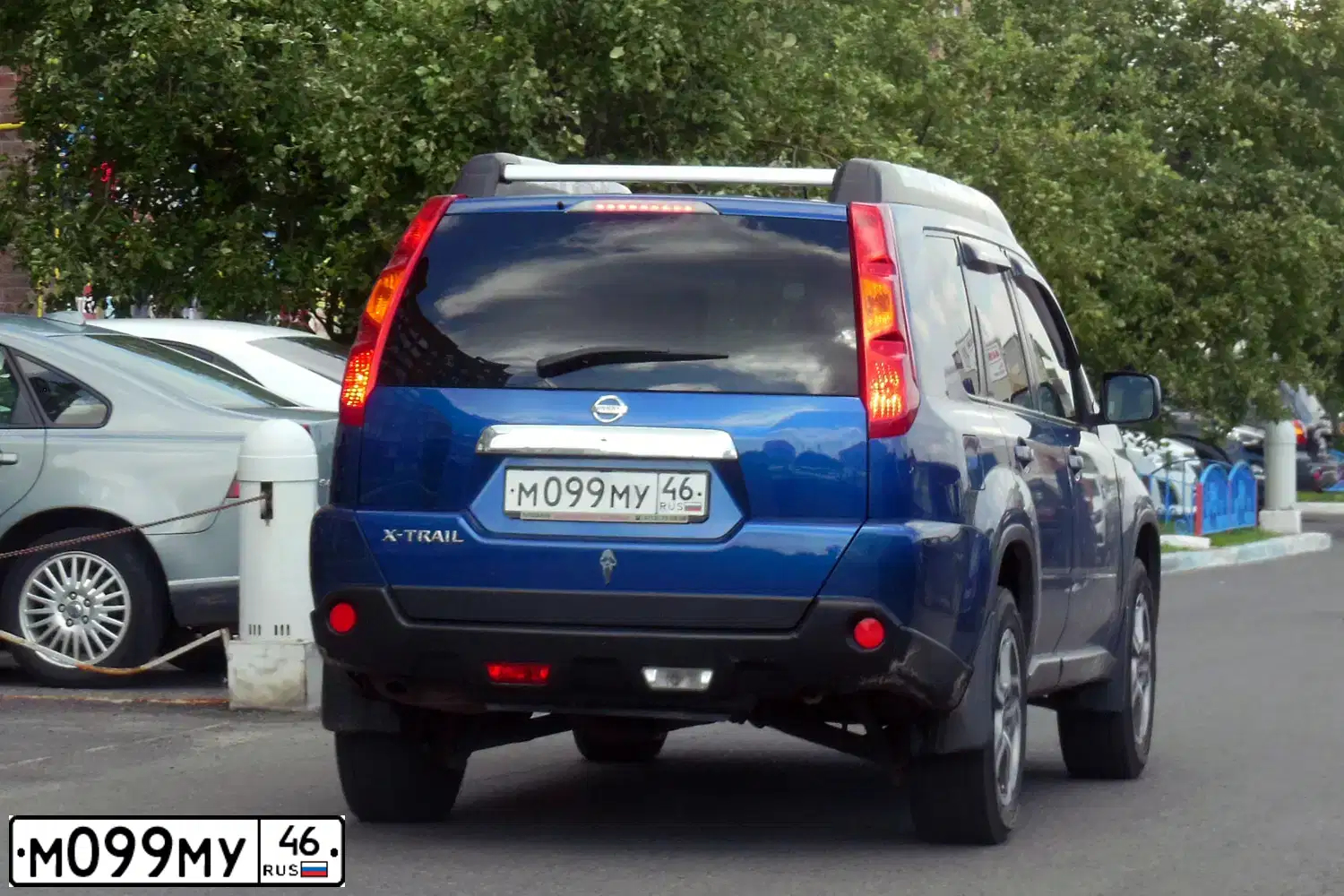 Фото автомобиля NISSAN X-TRAIL, 2007 — госномер М099МУ46. Цвет: СИНИЙ