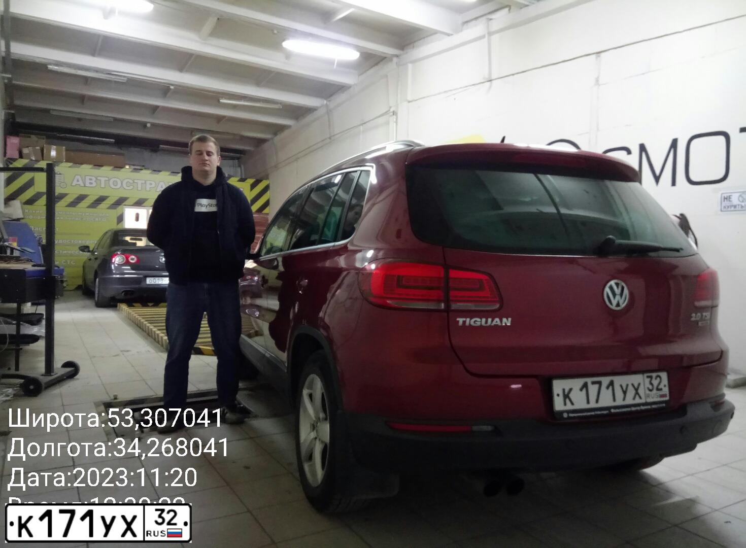 Фото автомобиля VOLKSWAGEN PASSAT, 2001 — госномер Н906НТ32. Цвет: Серебристый