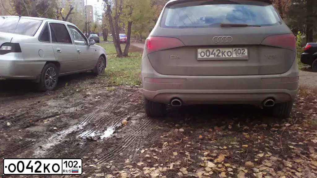 Фото автомобиля AUDI Q5, 2013 — госномер М135ВО198. Цвет: Коричневый