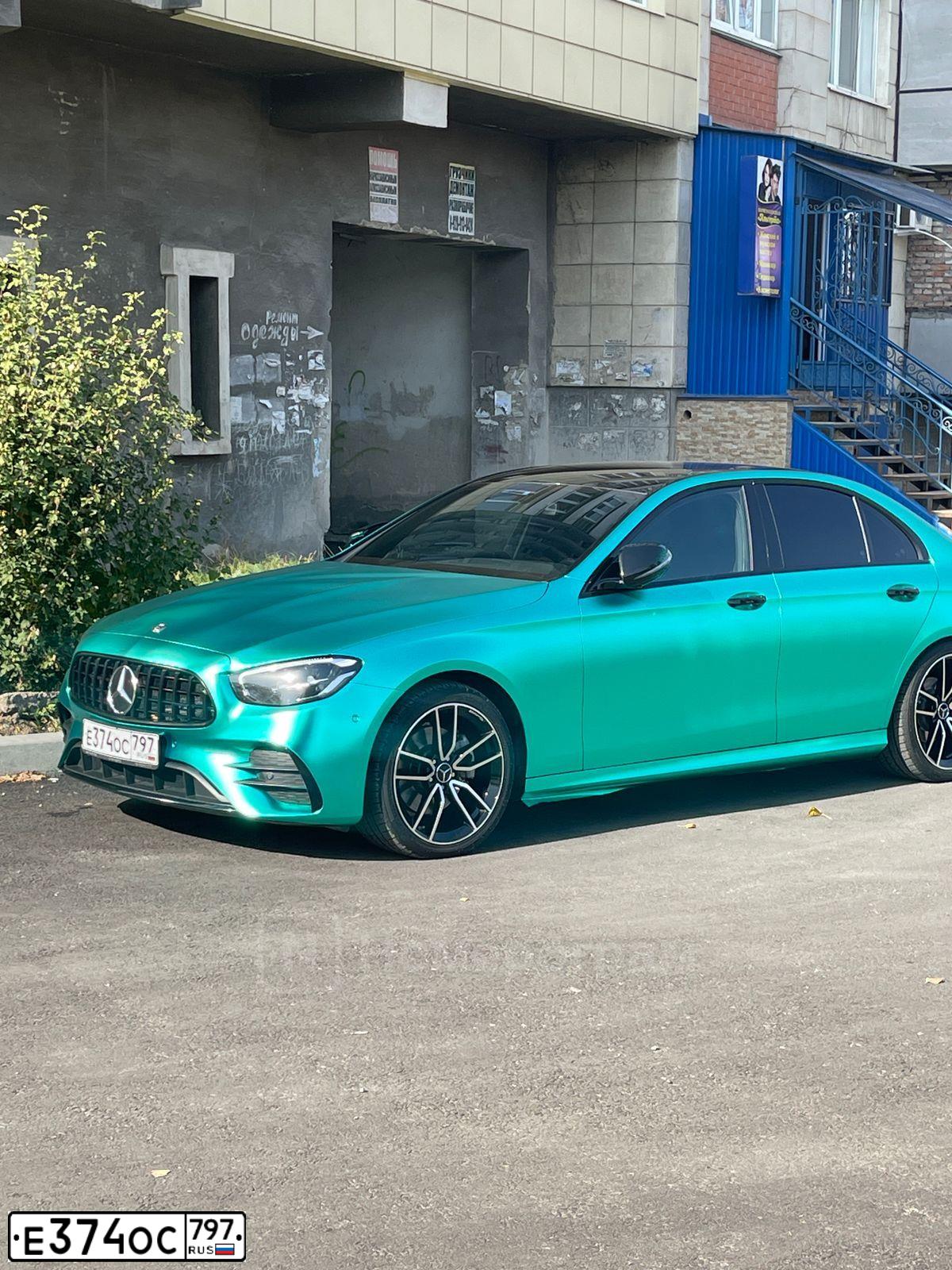 Фото автомобиля MERCEDES-BENZ E-CLASS, 2020 — госномер Е374ОС797. Цвет: ЧЕРНЫЙ
